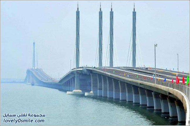 افتتاح أطول جسر في العالم في الصين