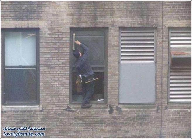 تهور وجنون عامل تنظيف النوافذ في أحد مباني مانهاتن