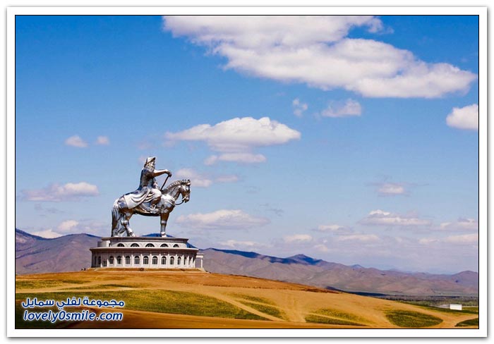تمثال ضخم لجنكيز خان في منغوليا