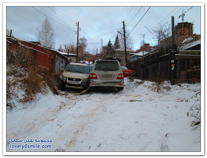 انزلاق السيارات نتيجة الثلوج في روسيا