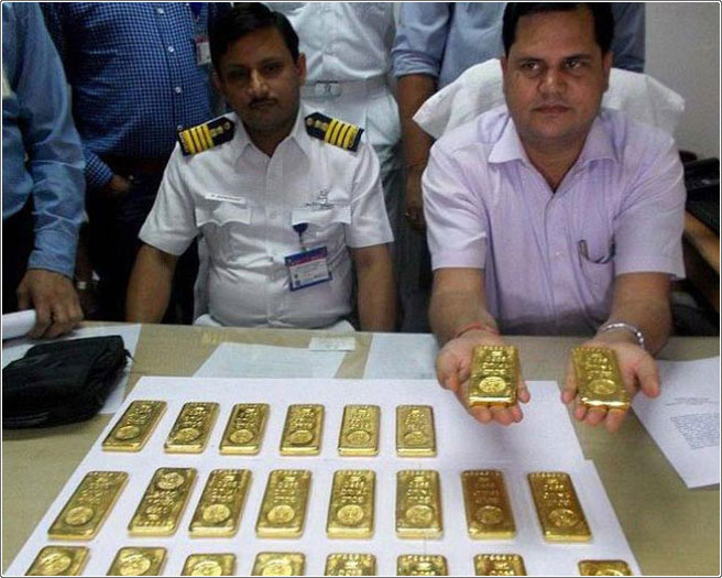 ضبط 35 كيلو من الذهب مخبأة في حمام طائرة بمطار بنغلاديش