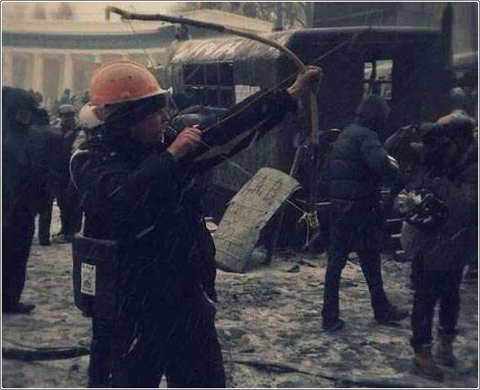 مواجهات وكأنها حرب بين المتظاهرين وقوات الأمن الأوكرانية