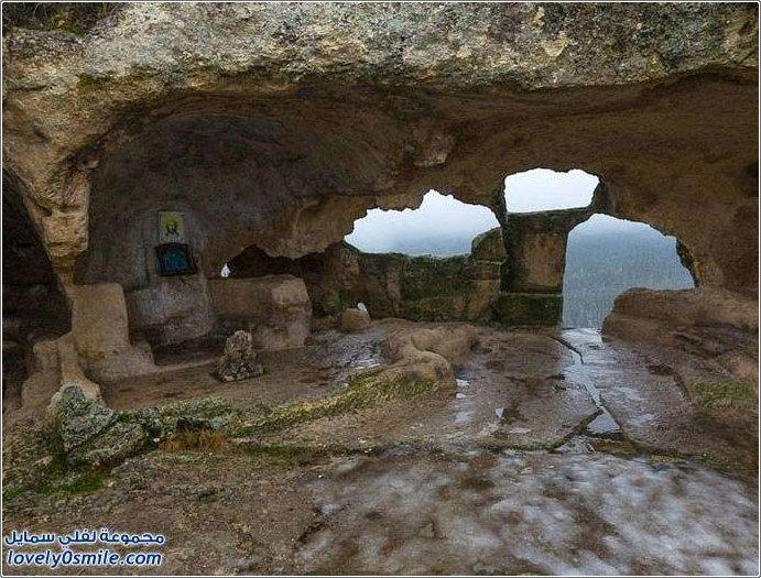 إسكي مدينة الكهوف القديمة في شبه جزيرة القرم
