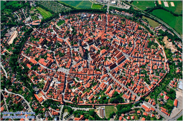 مدينة نوردلينغن الألمانية بُنيت داخل حفرة