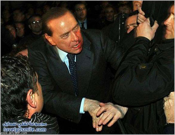 صور + فيديو: رئيس الوزراء الإيطالي يتعرض لاعتداء
