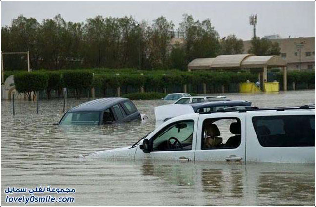صور وفيديو لآثار سيول وأمطار الرياض