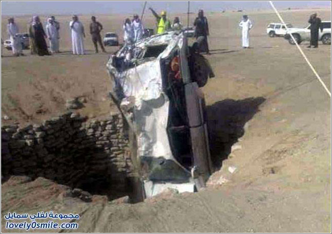 صور سقوط سيارة في بئر بالسعودية