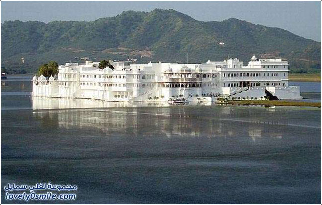صور فندق في بحيرة في الهند .. انظر كيف أصبح