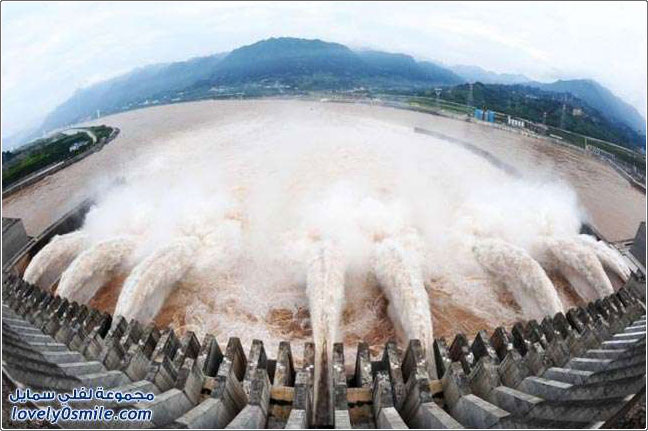 صور سد من أكبر سدود الصين على نهر اليانغتسى