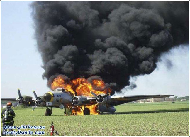طائرة من الحرب العالمية الثانية تحترق قرب شيكاغو