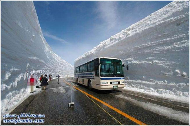 20 متر ممر الثلوج في اليابان