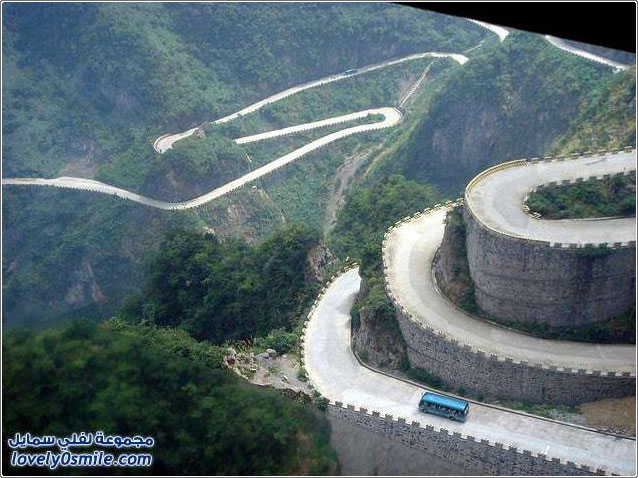طريق البوابة الكبيرة، في جبل تيانمن في اقليم هونان في الصين