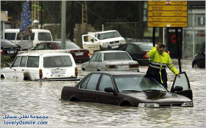 الأمطار تشل الحركة في لبنان